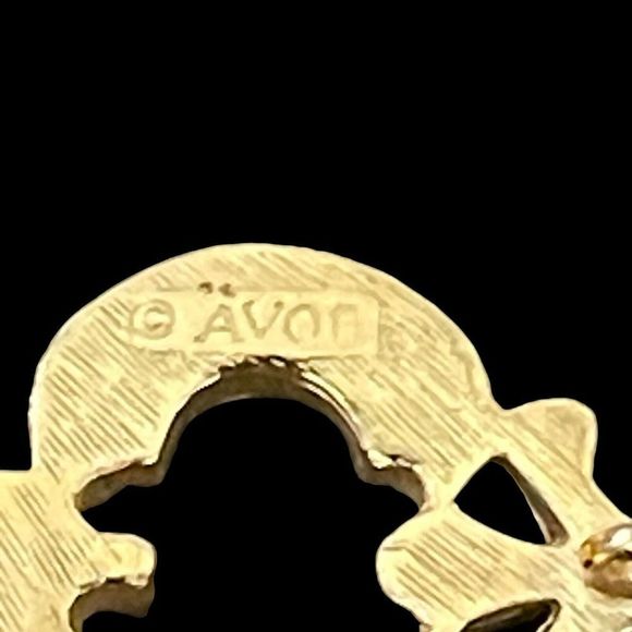 VTG 1978 Signed Avon Gold Tone Metal Skeleton Key Style Stick Lapel Pin 2.25”L - Picture 3 of 4